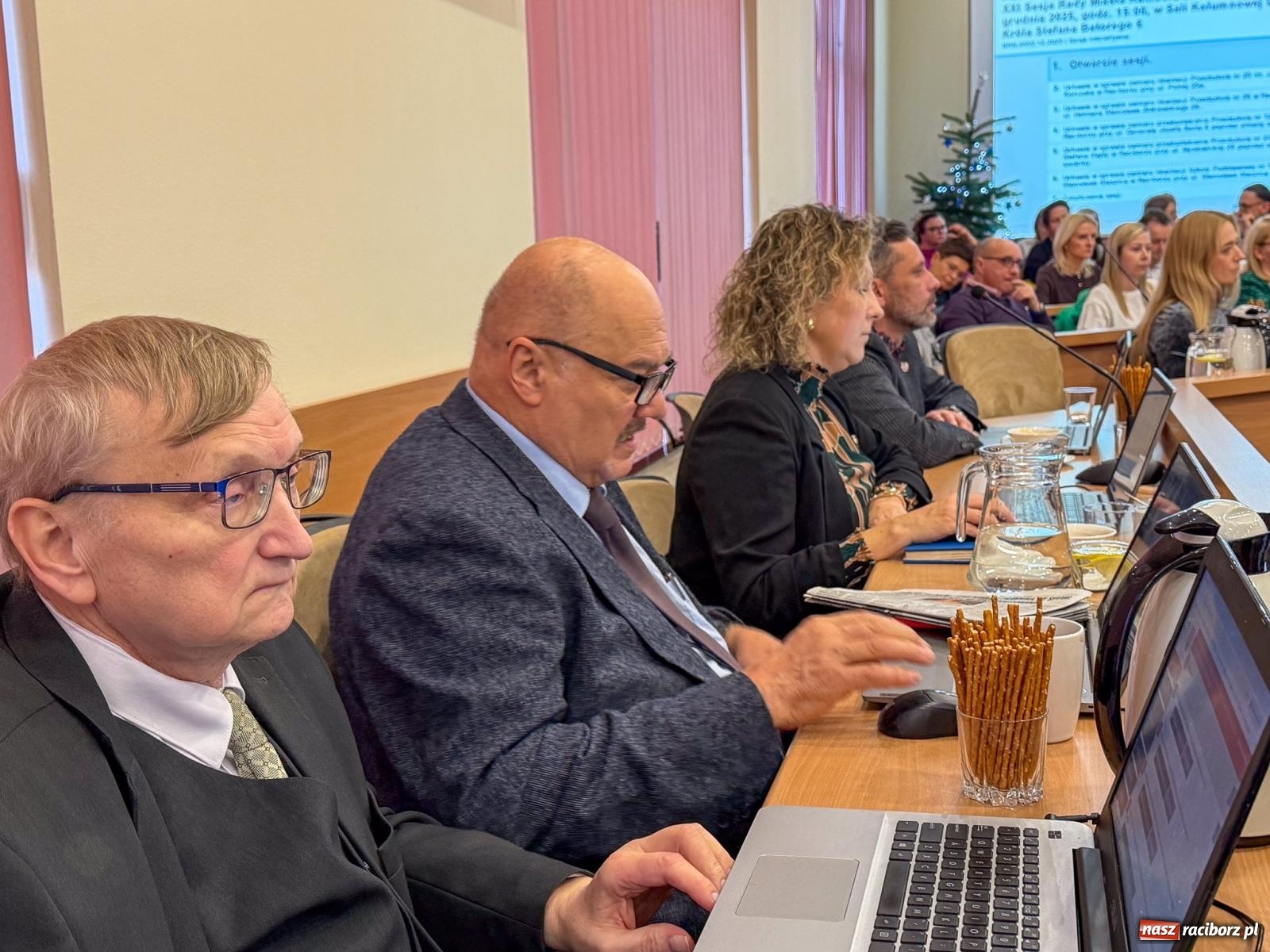 Zdjęcie w galerii na portalu naszraciborz.pl: Polowy i Fita powiedzieli STOP. Zmiany w oświacie wstrzymane, sesja bez kworum wiadomości z regionu