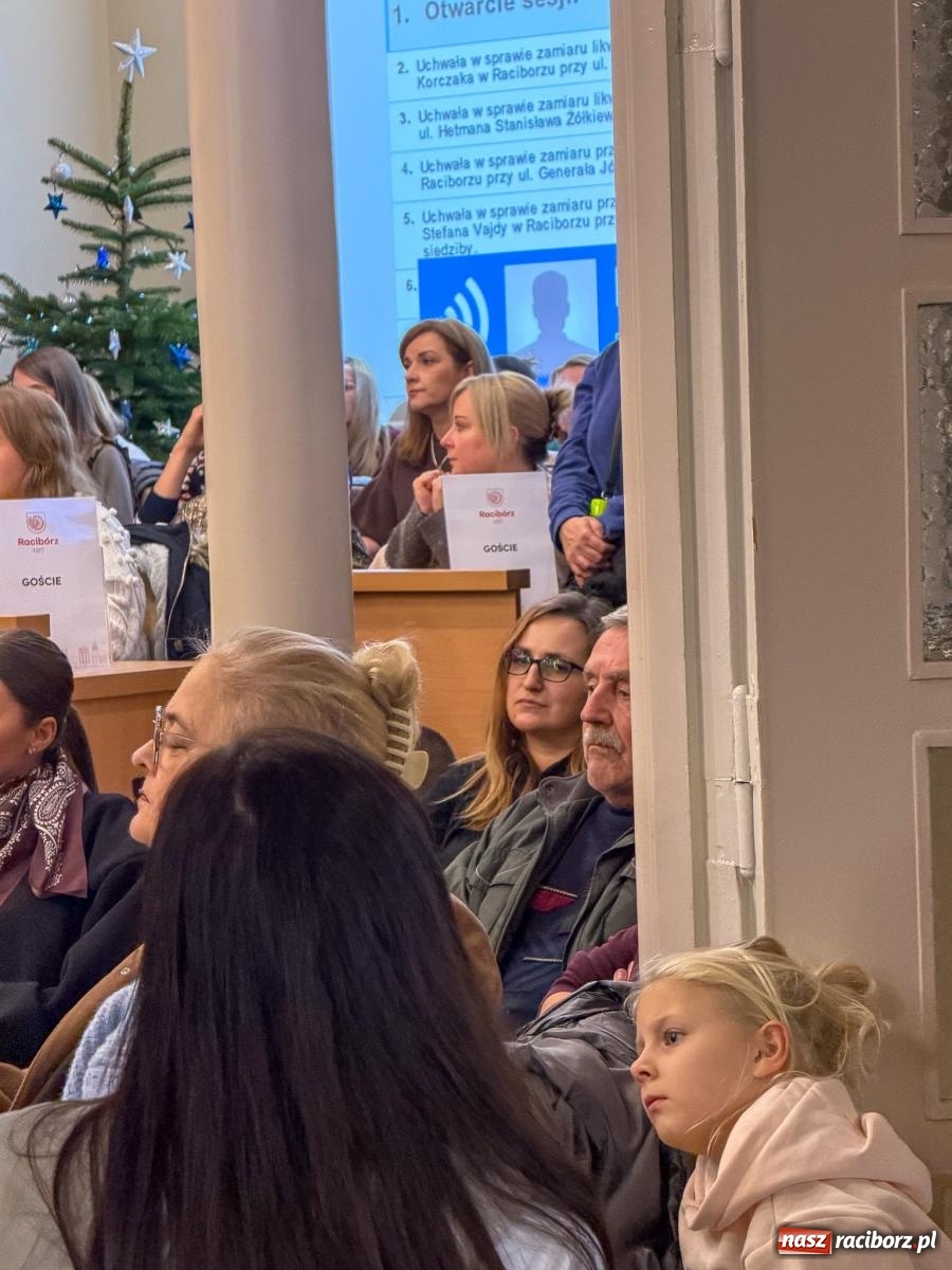 Zdjęcie w galerii na portalu naszraciborz.pl: Polowy i Fita powiedzieli STOP. Zmiany w oświacie wstrzymane, sesja bez kworum wiadomości z regionu