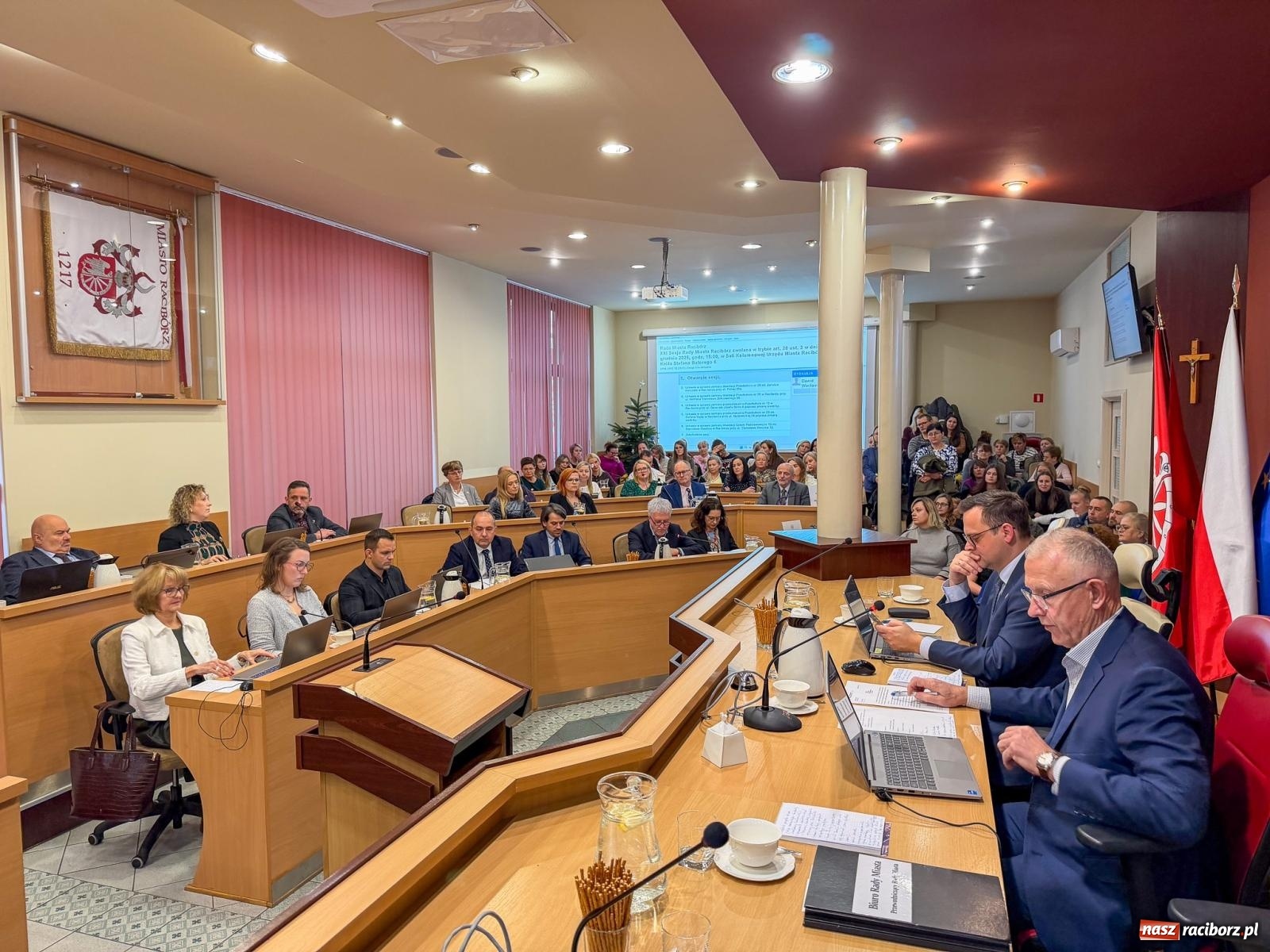 Zdjęcie w galerii na portalu naszraciborz.pl: Polowy i Fita powiedzieli STOP. Zmiany w oświacie wstrzymane, sesja bez kworum wiadomości z regionu