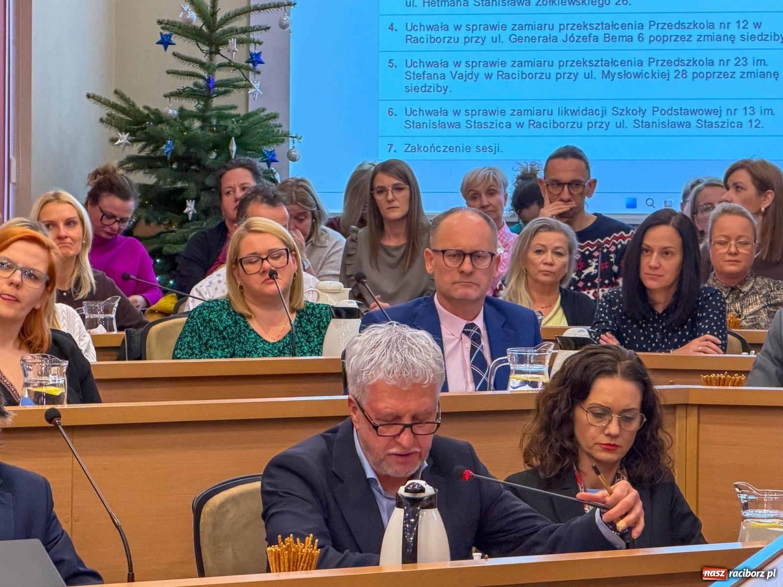 Zdjęcie w galerii na portalu naszraciborz.pl: Polowy i Fita powiedzieli STOP. Zmiany w oświacie wstrzymane, sesja bez kworum wiadomości z regionu