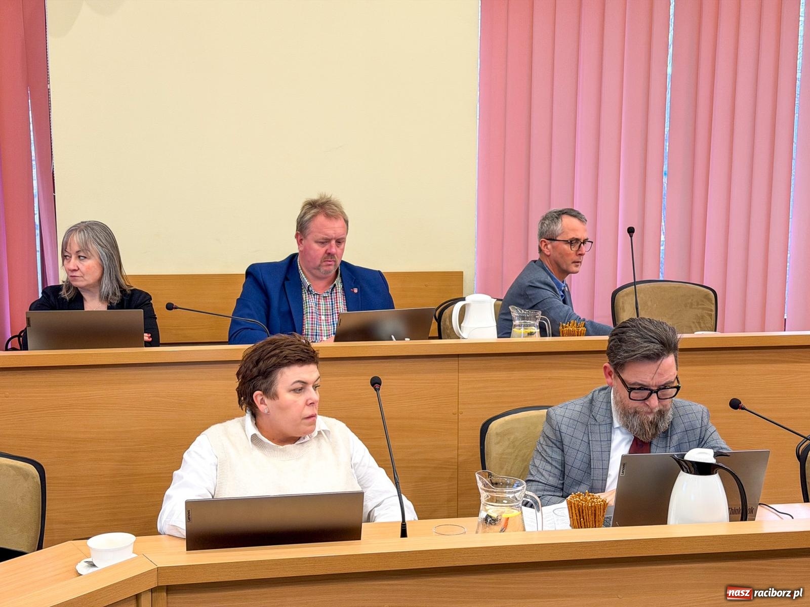 Zdjęcie w galerii na portalu naszraciborz.pl: Polowy i Fita powiedzieli STOP. Zmiany w oświacie wstrzymane, sesja bez kworum wiadomości z regionu