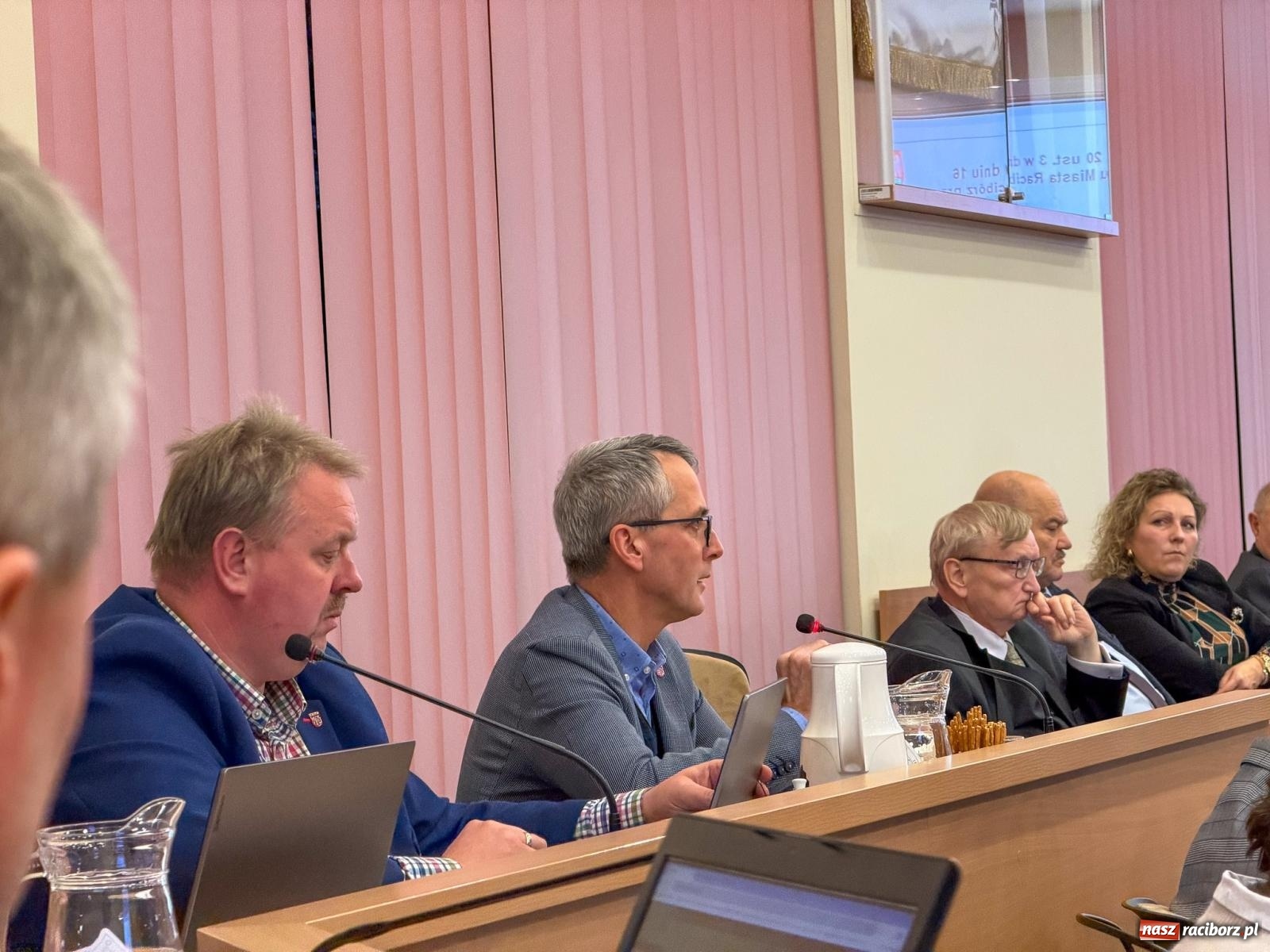 Zdjęcie w galerii na portalu naszraciborz.pl: Polowy i Fita powiedzieli STOP. Zmiany w oświacie wstrzymane, sesja bez kworum wiadomości z regionu