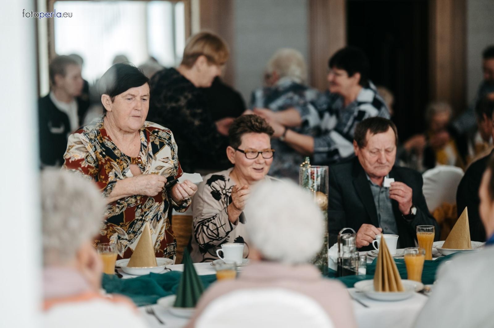 Zdjęcie w galerii na portalu naszraciborz.pl: Świąteczne spotkanie opłatkowe dla mieszkańców Gminy Krzanowice wiadomości z regionu