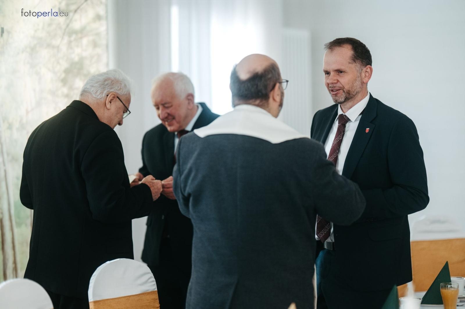 Zdjęcie w galerii na portalu naszraciborz.pl: Świąteczne spotkanie opłatkowe dla mieszkańców Gminy Krzanowice wiadomości z regionu