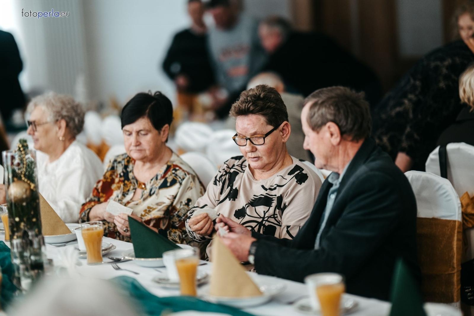 Zdjęcie w galerii na portalu naszraciborz.pl: Świąteczne spotkanie opłatkowe dla mieszkańców Gminy Krzanowice wiadomości z regionu