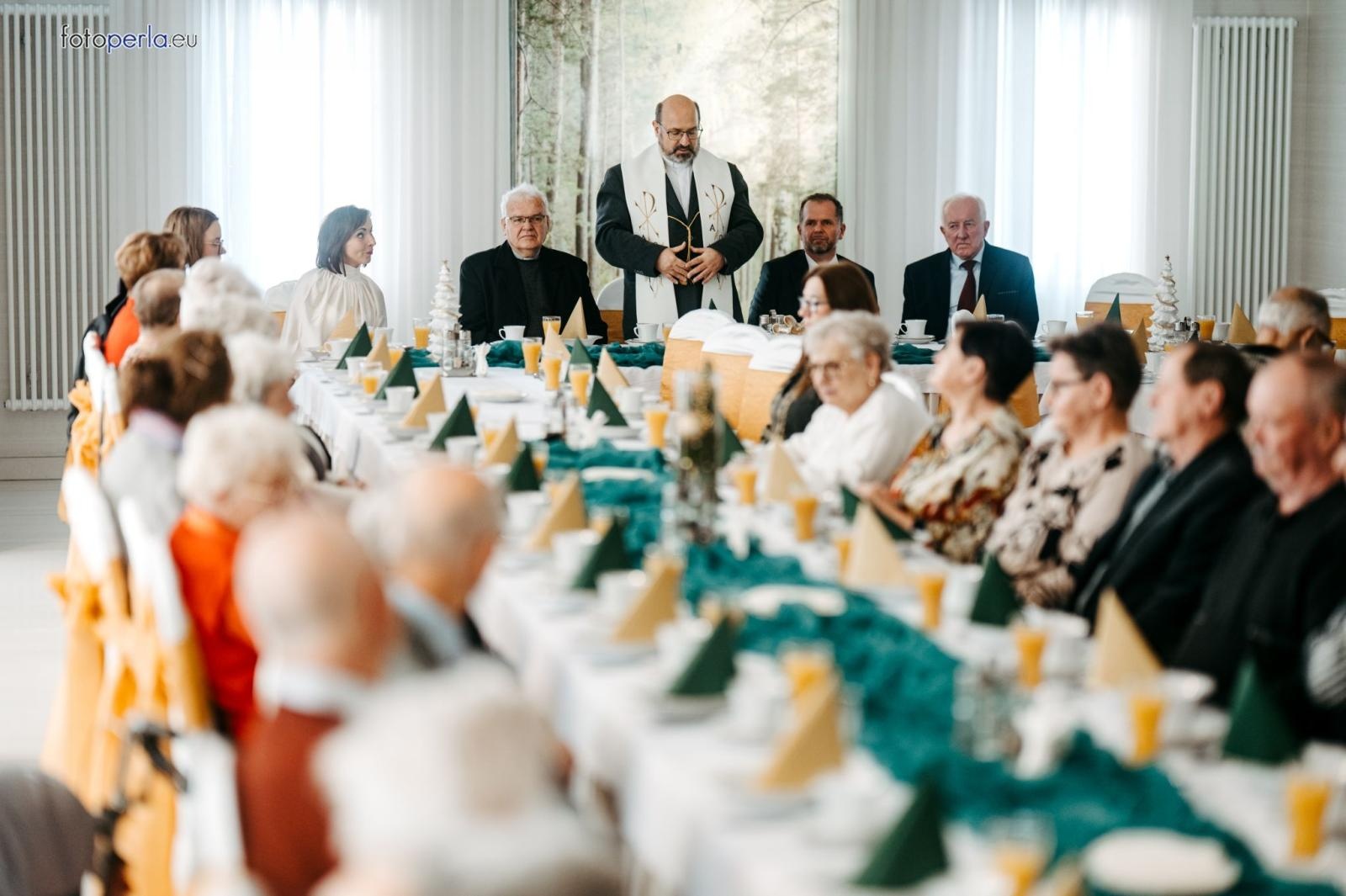 Zdjęcie w galerii na portalu naszraciborz.pl: Świąteczne spotkanie opłatkowe dla mieszkańców Gminy Krzanowice wiadomości z regionu