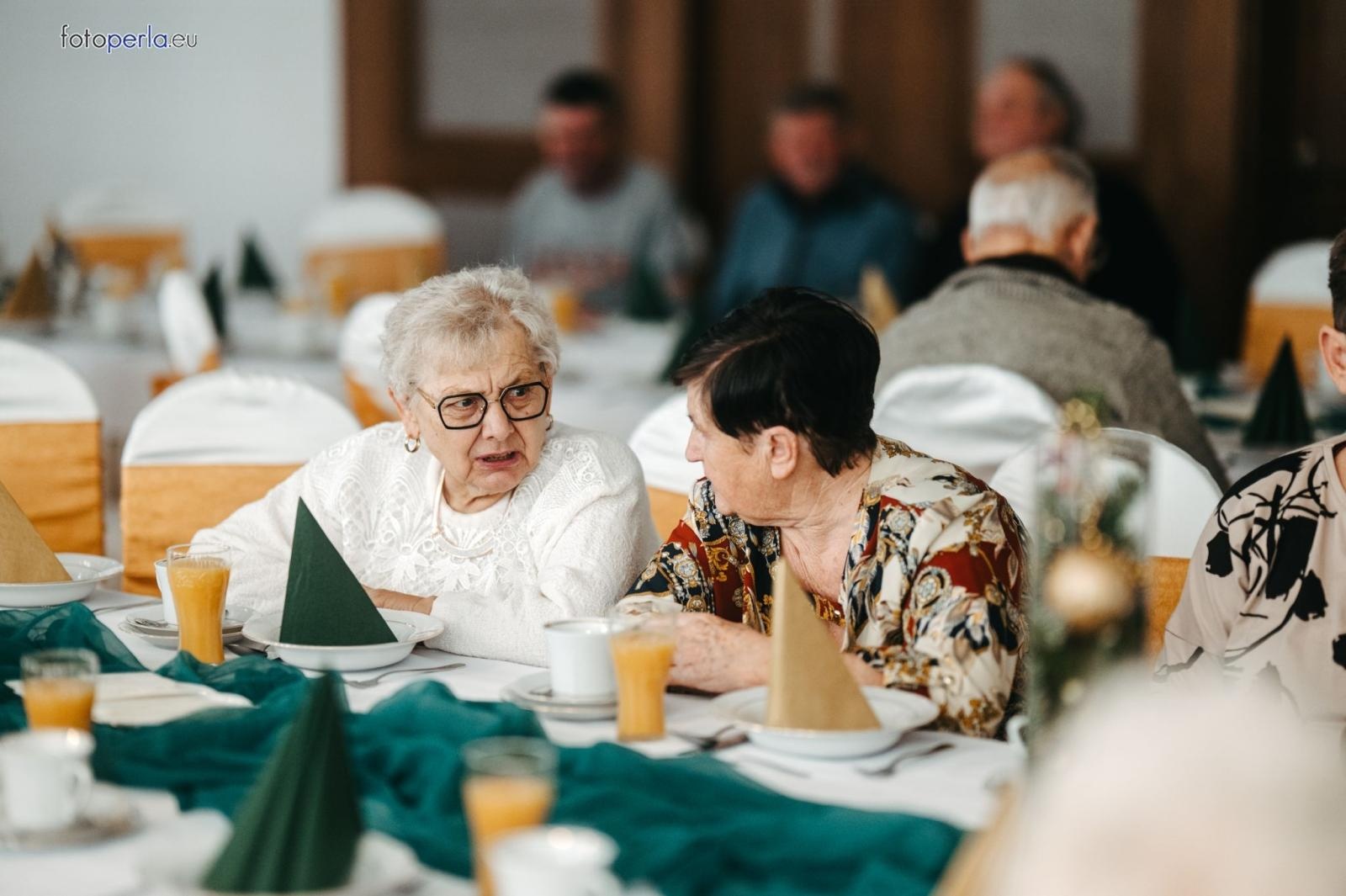 Zdjęcie w galerii na portalu naszraciborz.pl: Świąteczne spotkanie opłatkowe dla mieszkańców Gminy Krzanowice wiadomości z regionu