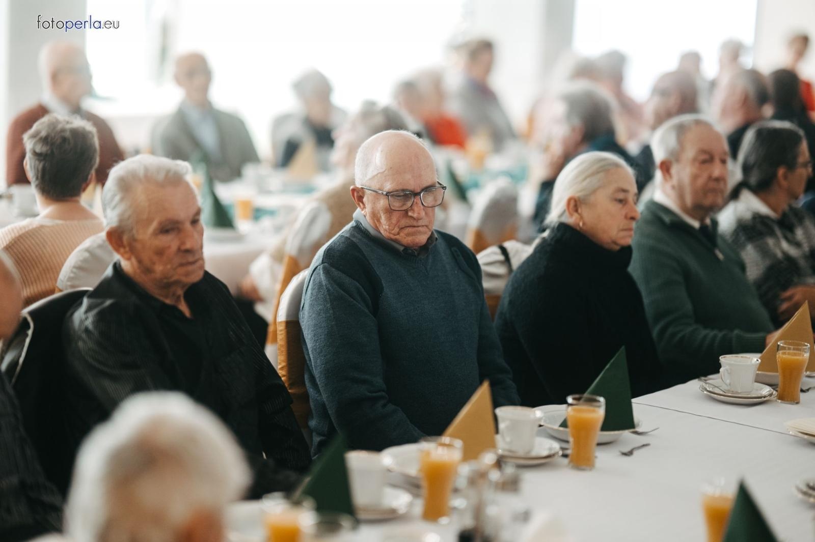 Zdjęcie w galerii na portalu naszraciborz.pl: Świąteczne spotkanie opłatkowe dla mieszkańców Gminy Krzanowice wiadomości z regionu