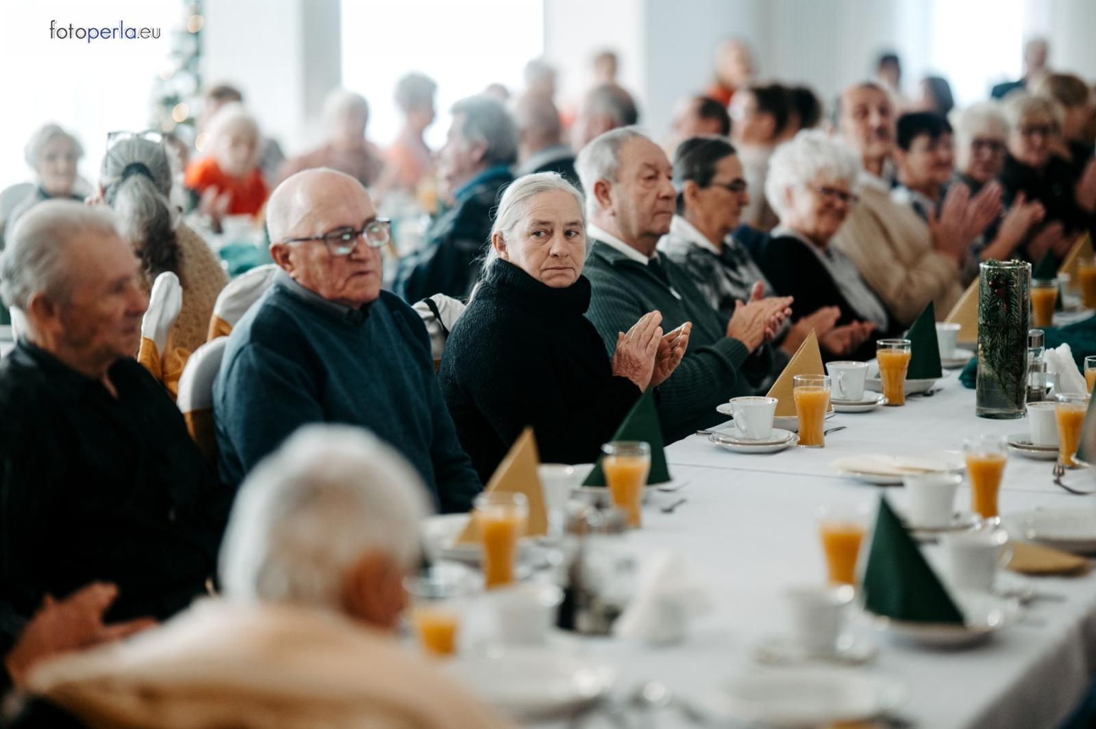 Zdjęcie w galerii na portalu naszraciborz.pl: Świąteczne spotkanie opłatkowe dla mieszkańców Gminy Krzanowice wiadomości z regionu