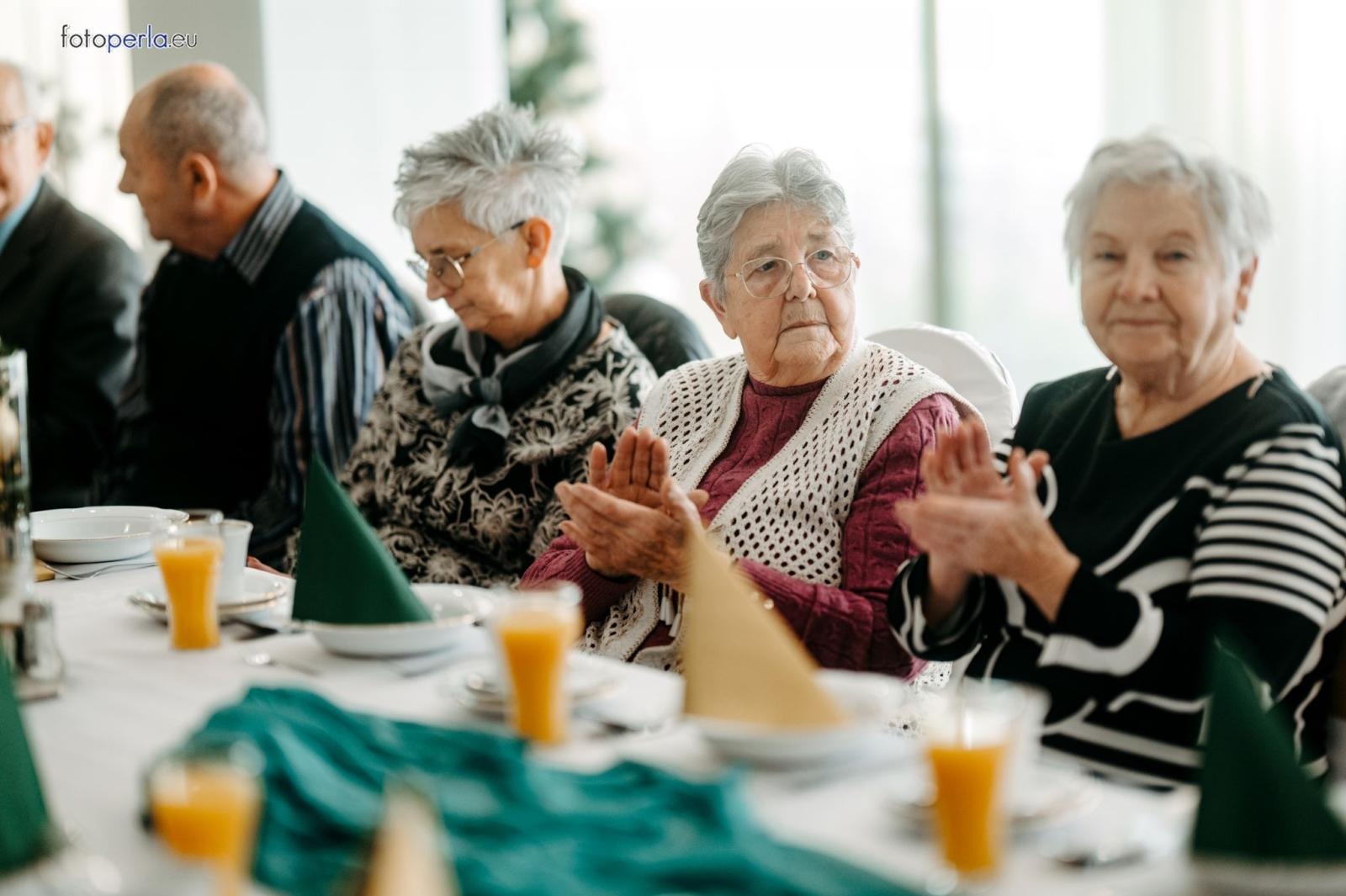 Zdjęcie w galerii na portalu naszraciborz.pl: Świąteczne spotkanie opłatkowe dla mieszkańców Gminy Krzanowice wiadomości z regionu