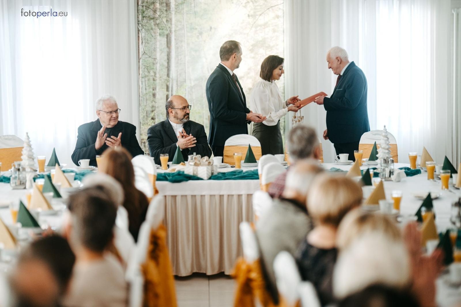 Zdjęcie w galerii na portalu naszraciborz.pl: Świąteczne spotkanie opłatkowe dla mieszkańców Gminy Krzanowice wiadomości z regionu