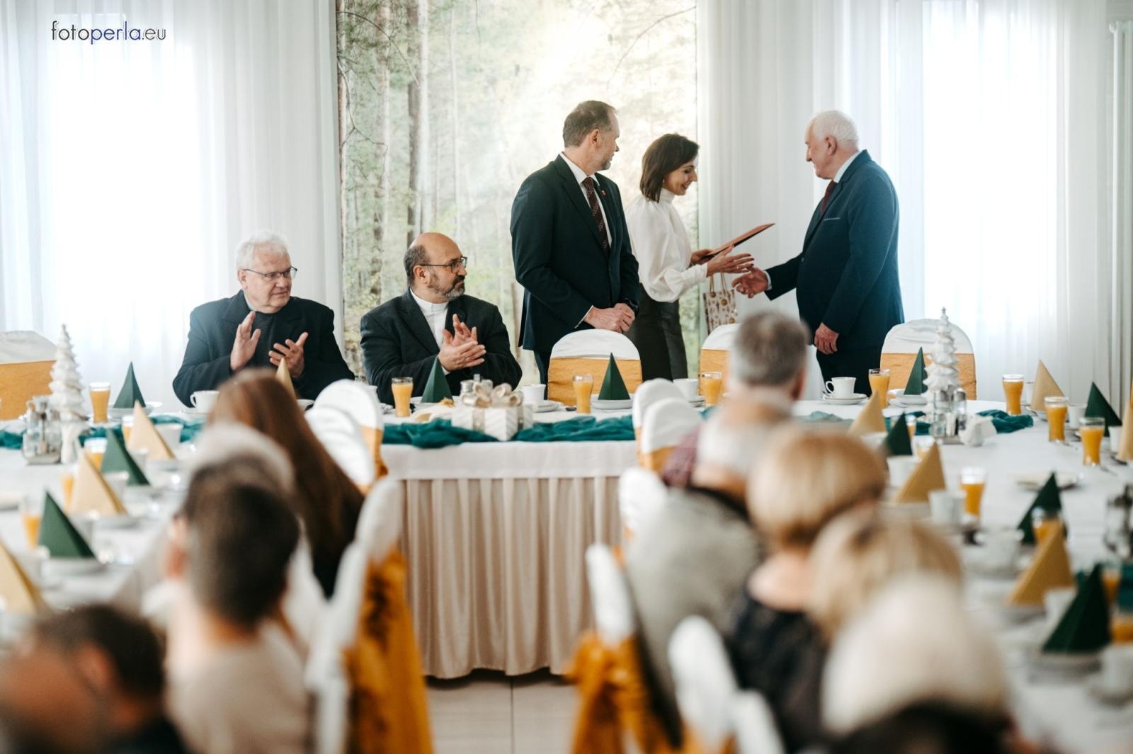 Zdjęcie w galerii na portalu naszraciborz.pl: Świąteczne spotkanie opłatkowe dla mieszkańców Gminy Krzanowice wiadomości z regionu