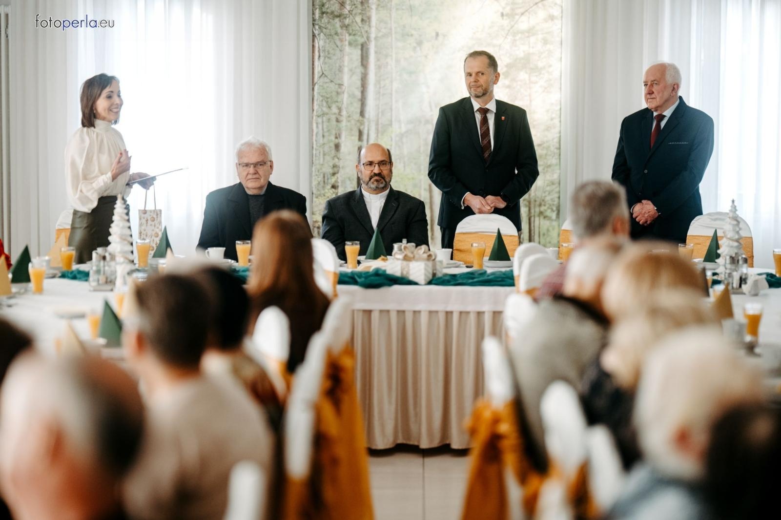 Zdjęcie w galerii na portalu naszraciborz.pl: Świąteczne spotkanie opłatkowe dla mieszkańców Gminy Krzanowice wiadomości z regionu