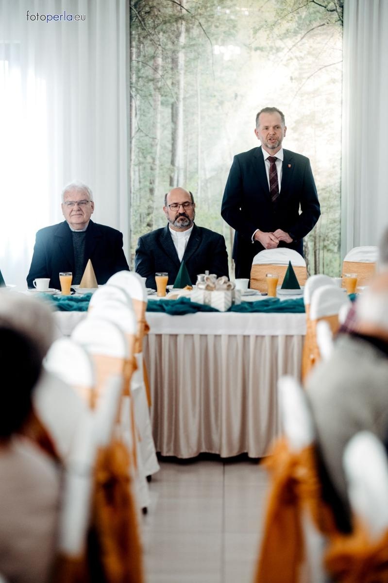 Zdjęcie w galerii na portalu naszraciborz.pl: Świąteczne spotkanie opłatkowe dla mieszkańców Gminy Krzanowice wiadomości z regionu