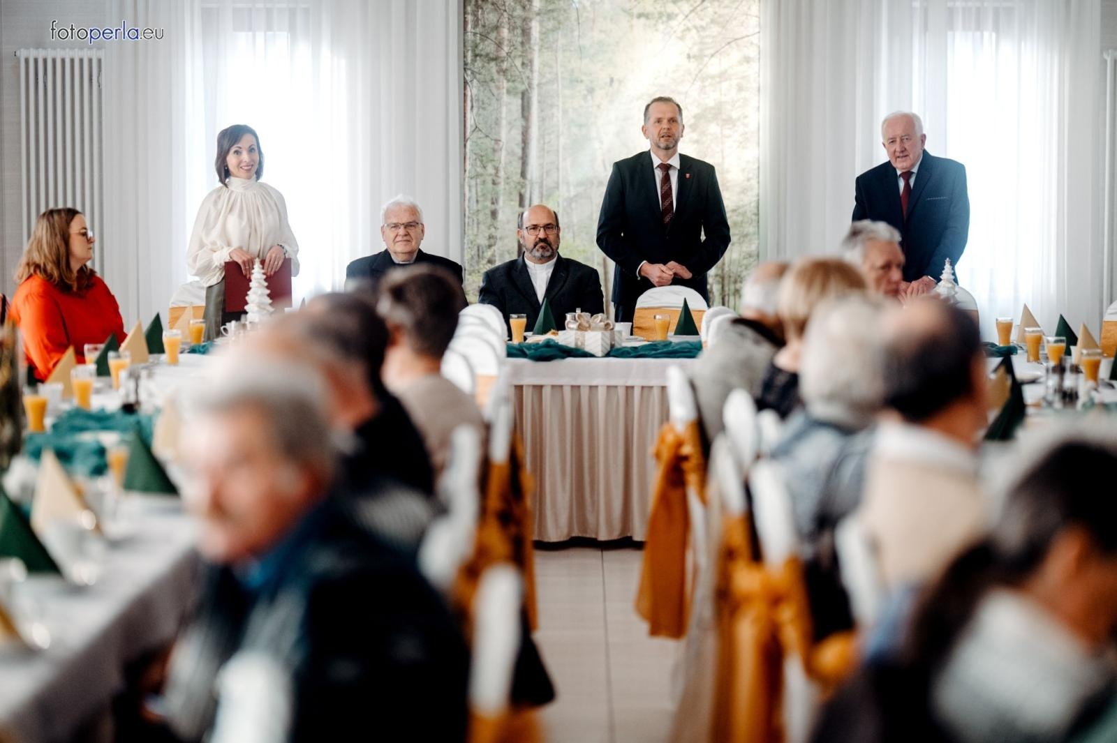 Zdjęcie w galerii na portalu naszraciborz.pl: Świąteczne spotkanie opłatkowe dla mieszkańców Gminy Krzanowice wiadomości z regionu