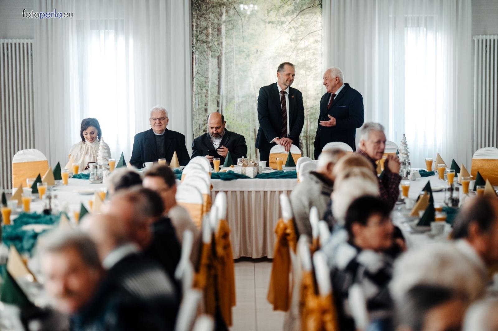 Zdjęcie w galerii na portalu naszraciborz.pl: Świąteczne spotkanie opłatkowe dla mieszkańców Gminy Krzanowice wiadomości z regionu