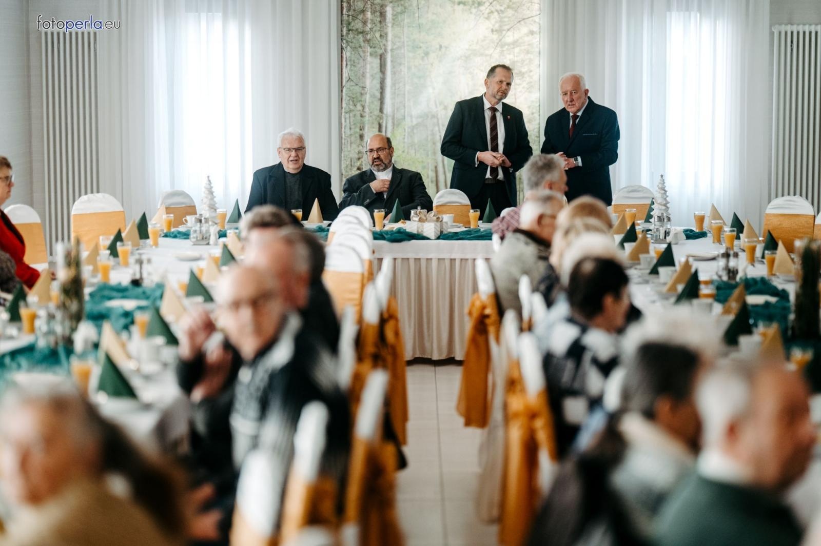 Zdjęcie w galerii na portalu naszraciborz.pl: Świąteczne spotkanie opłatkowe dla mieszkańców Gminy Krzanowice wiadomości z regionu