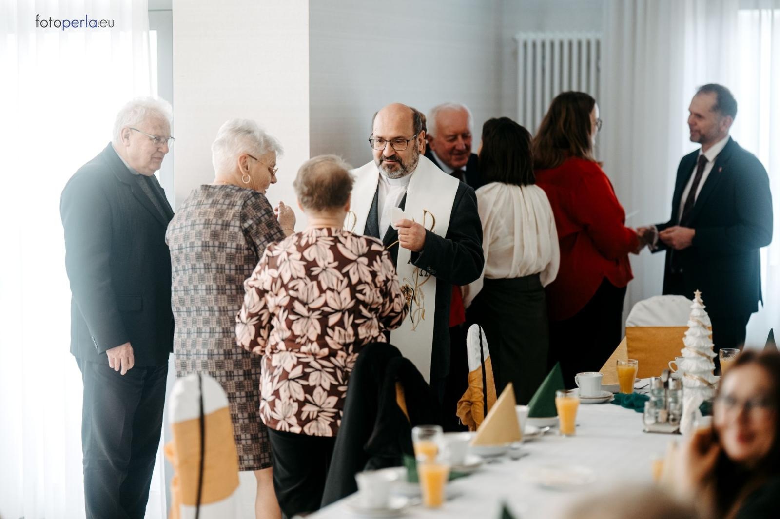 Zdjęcie w galerii na portalu naszraciborz.pl: Świąteczne spotkanie opłatkowe dla mieszkańców Gminy Krzanowice wiadomości z regionu