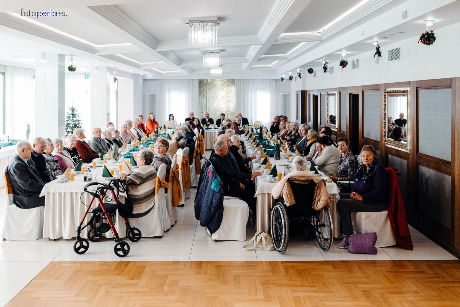 Zdjęcie w galerii na portalu naszraciborz.pl: Świąteczne spotkanie opłatkowe dla mieszkańców Gminy Krzanowice wiadomości z regionu