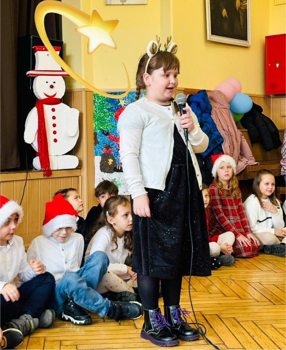 Zdjęcie w galerii na portalu naszraciborz.pl: Świąteczne spotkanie dzieci z SP 13 w Domu św. Notburgi wiadomości z regionu