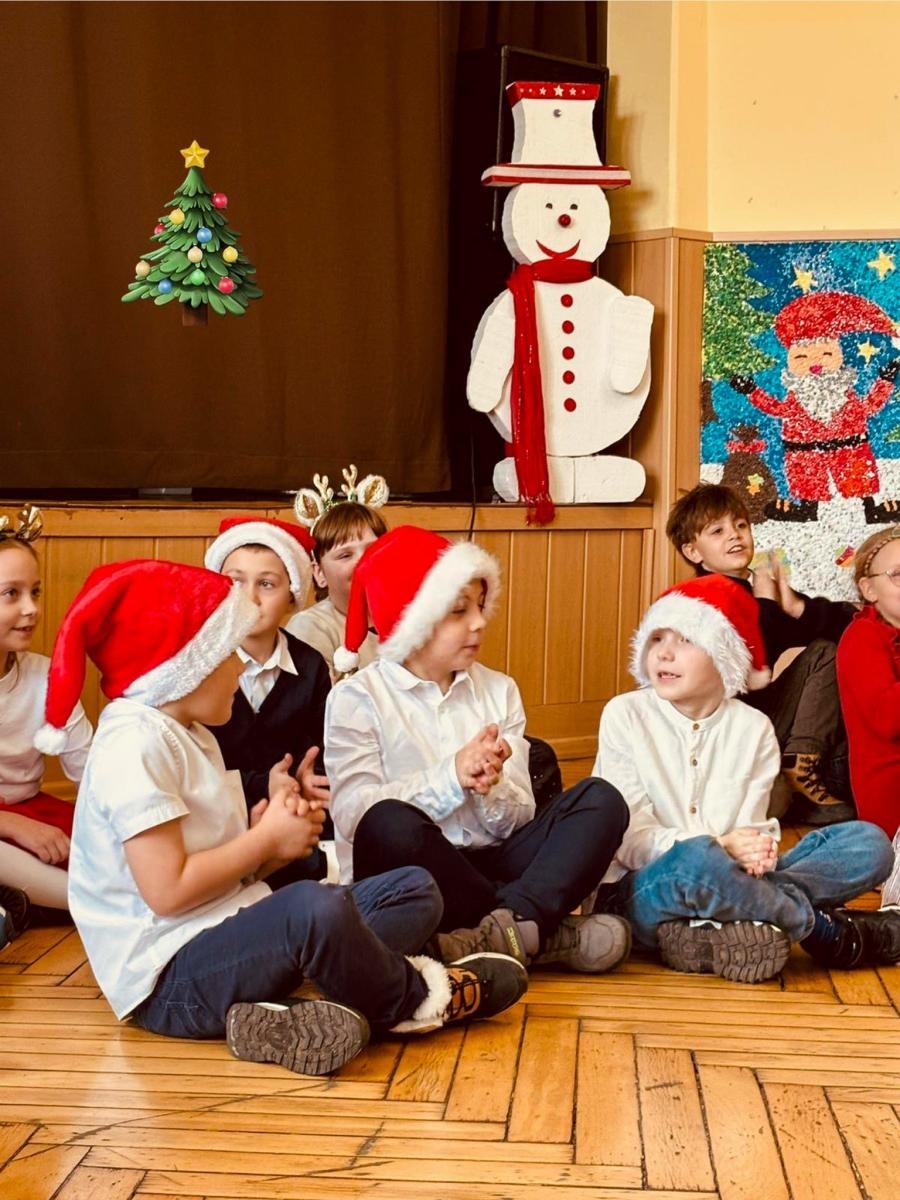 Zdjęcie w galerii na portalu naszraciborz.pl: Świąteczne spotkanie dzieci z SP 13 w Domu św. Notburgi wiadomości z regionu