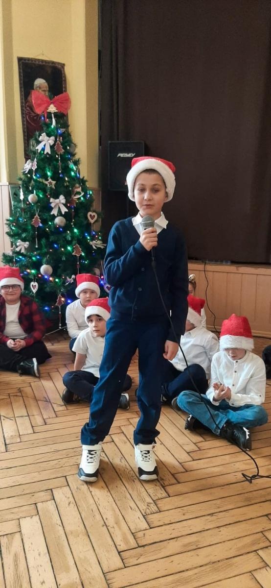 Zdjęcie w galerii na portalu naszraciborz.pl: Świąteczne spotkanie dzieci z SP 13 w Domu św. Notburgi wiadomości z regionu