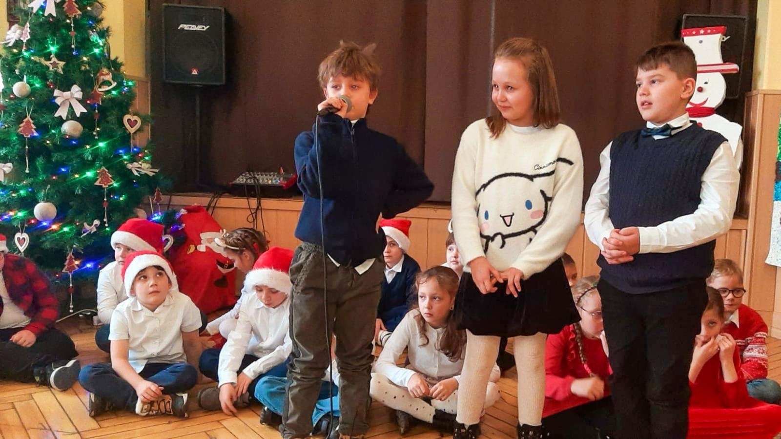 Zdjęcie w galerii na portalu naszraciborz.pl: Świąteczne spotkanie dzieci z SP 13 w Domu św. Notburgi wiadomości z regionu