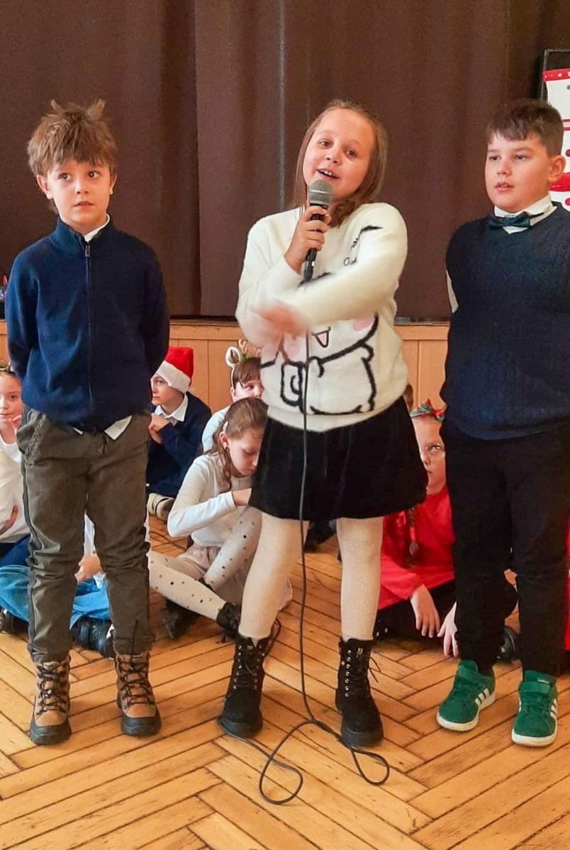 Zdjęcie w galerii na portalu naszraciborz.pl: Świąteczne spotkanie dzieci z SP 13 w Domu św. Notburgi wiadomości z regionu