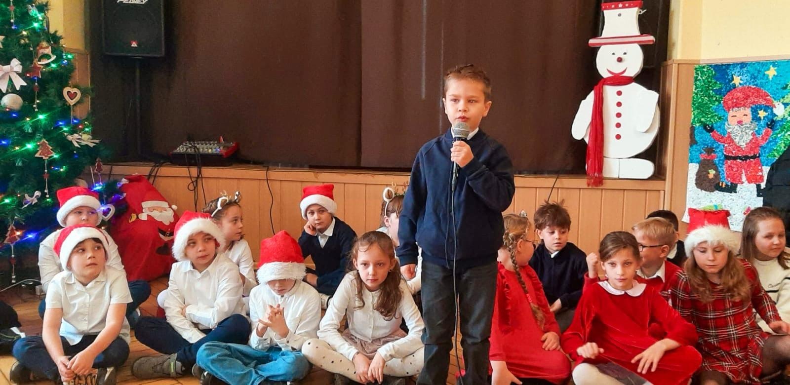 Zdjęcie w galerii na portalu naszraciborz.pl: Świąteczne spotkanie dzieci z SP 13 w Domu św. Notburgi wiadomości z regionu