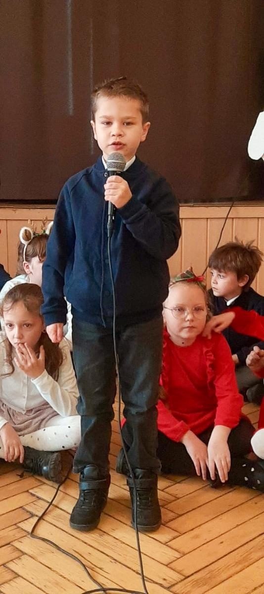 Zdjęcie w galerii na portalu naszraciborz.pl: Świąteczne spotkanie dzieci z SP 13 w Domu św. Notburgi wiadomości z regionu