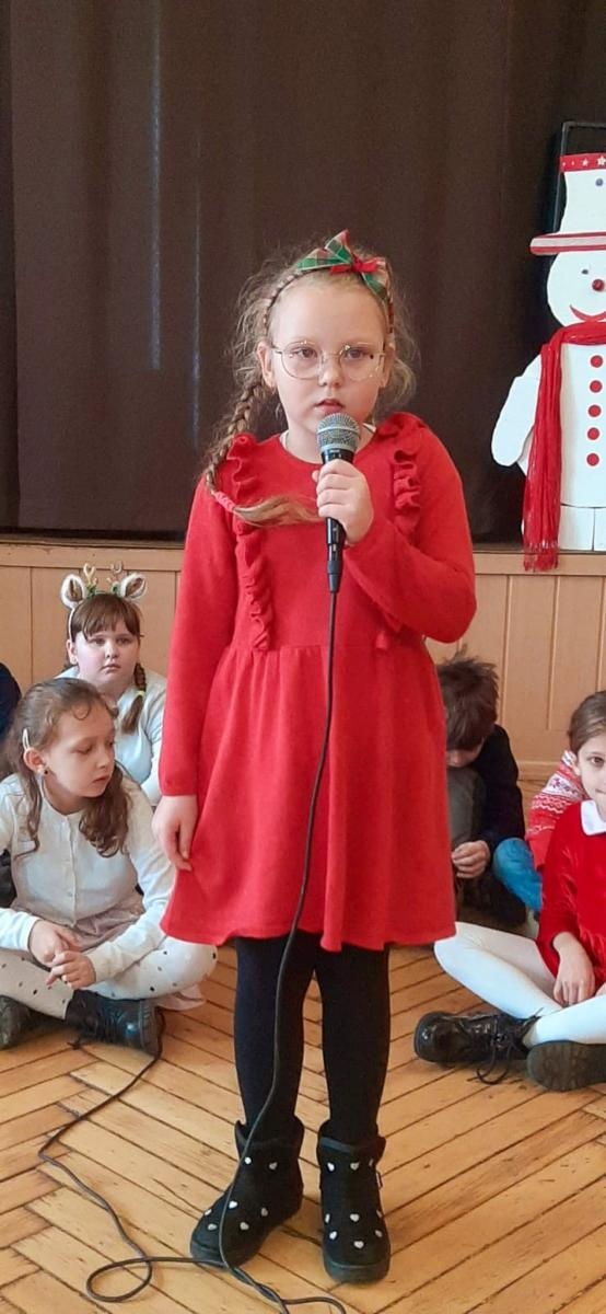 Zdjęcie w galerii na portalu naszraciborz.pl: Świąteczne spotkanie dzieci z SP 13 w Domu św. Notburgi wiadomości z regionu