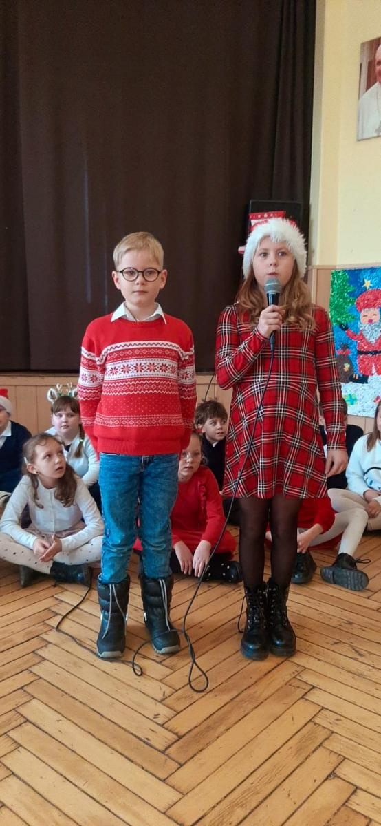 Zdjęcie w galerii na portalu naszraciborz.pl: Świąteczne spotkanie dzieci z SP 13 w Domu św. Notburgi wiadomości z regionu
