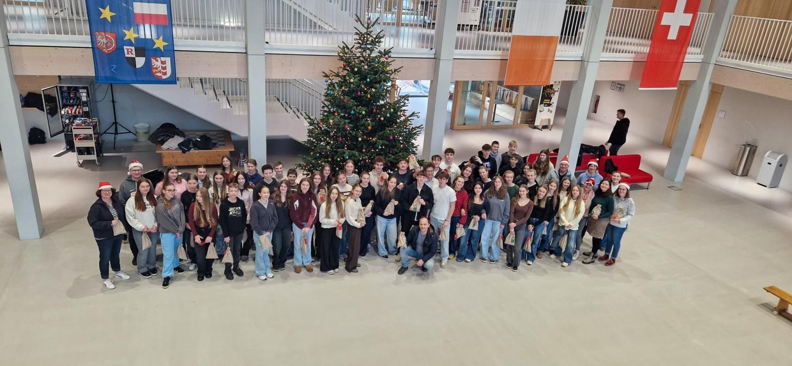 Zdjęcie w galerii na portalu naszraciborz.pl: Polsko-niemiecka wymiana młodzieży w świątecznej atmosferze – uczniowie SP18 z wizytą w Roth wiadomości z regionu