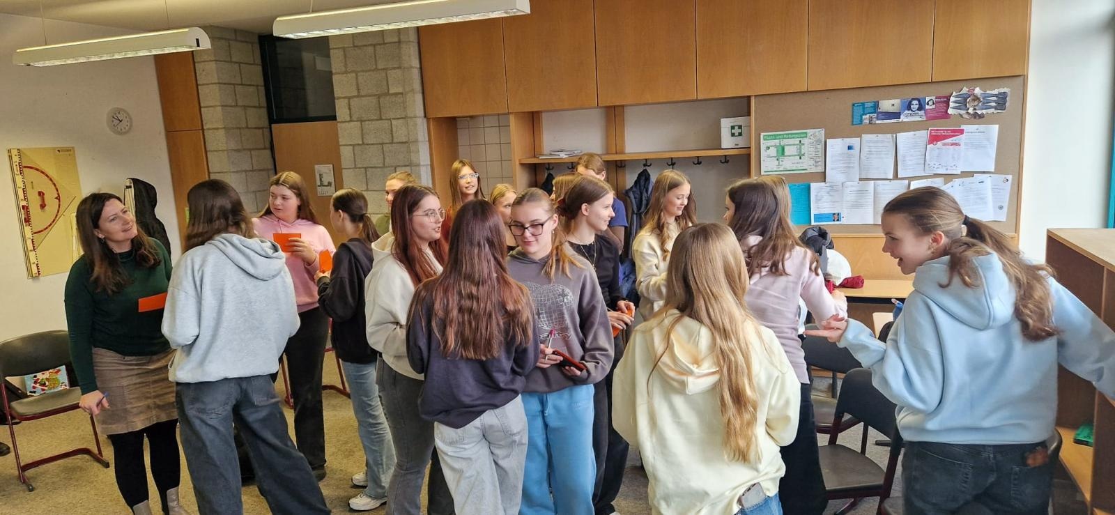 Zdjęcie w galerii na portalu naszraciborz.pl: Polsko-niemiecka wymiana młodzieży w świątecznej atmosferze – uczniowie SP18 z wizytą w Roth wiadomości z regionu