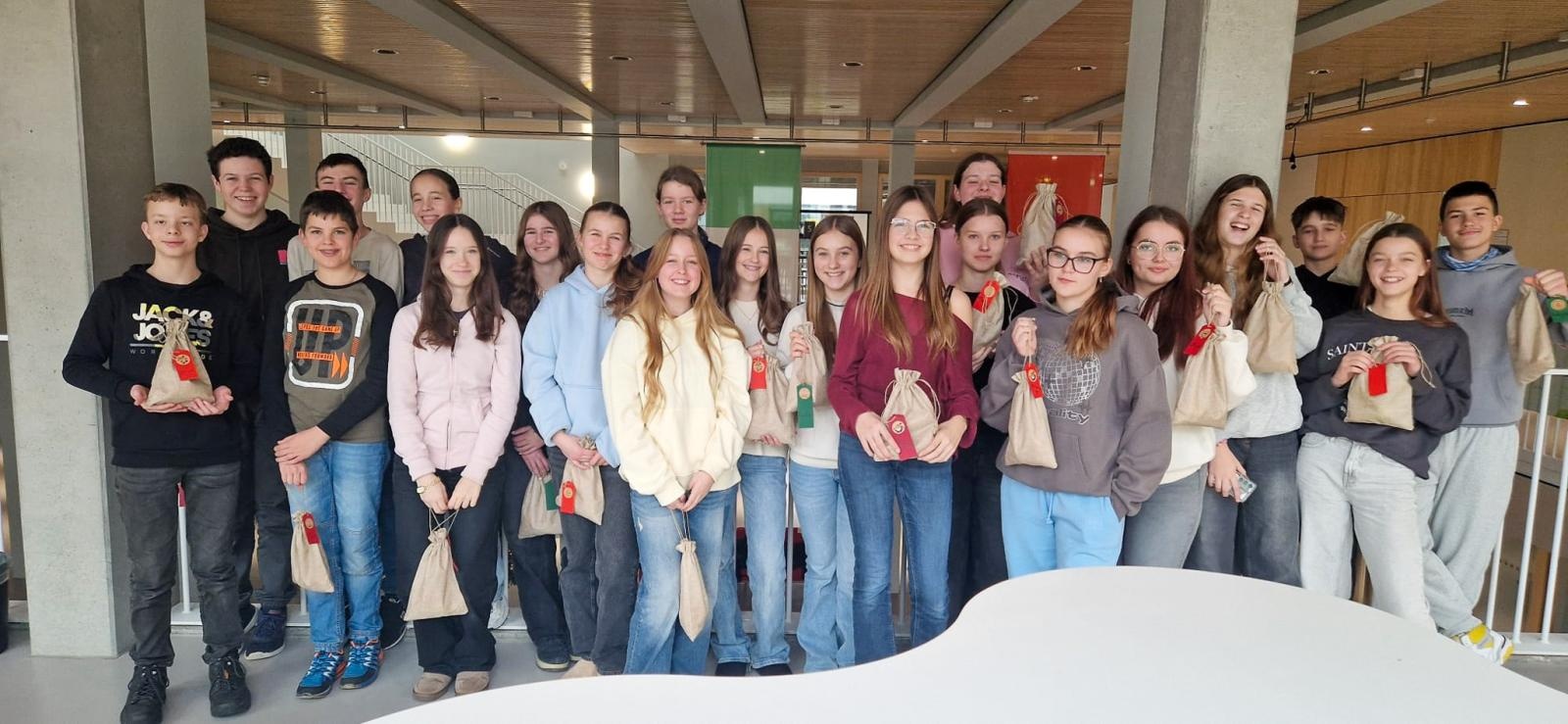 Zdjęcie w galerii na portalu naszraciborz.pl: Polsko-niemiecka wymiana młodzieży w świątecznej atmosferze – uczniowie SP18 z wizytą w Roth wiadomości z regionu