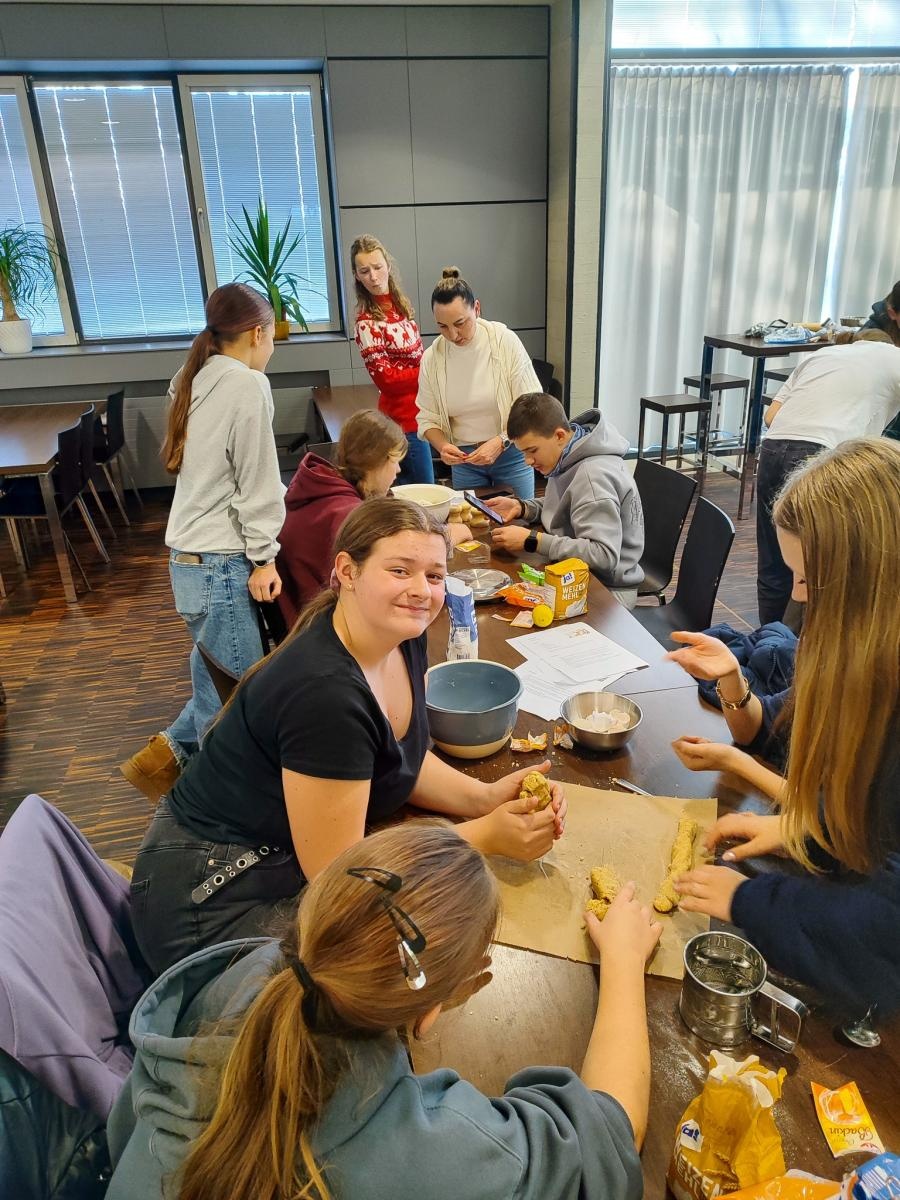 Zdjęcie w galerii na portalu naszraciborz.pl: Polsko-niemiecka wymiana młodzieży w świątecznej atmosferze – uczniowie SP18 z wizytą w Roth wiadomości z regionu