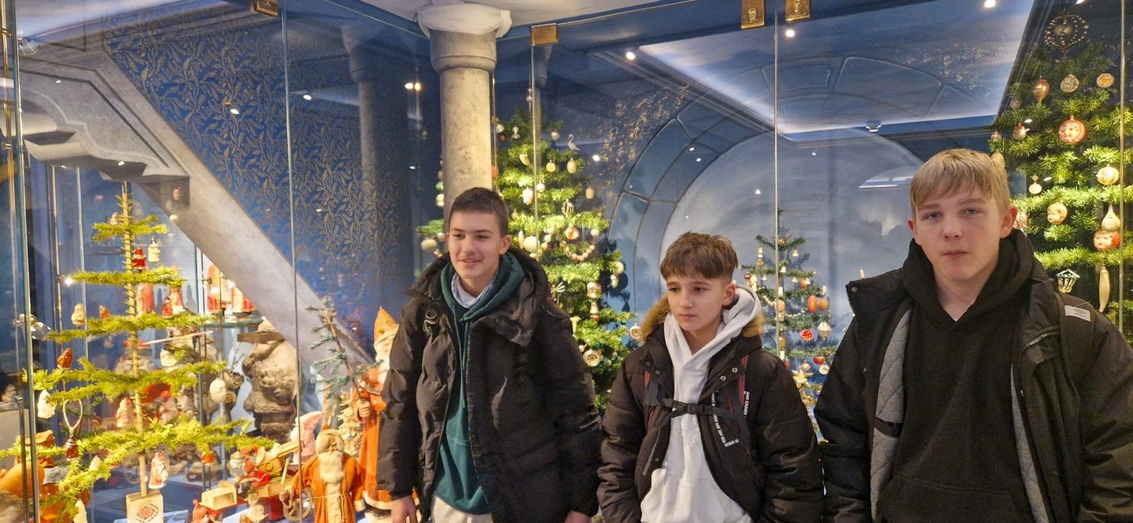 Zdjęcie w galerii na portalu naszraciborz.pl: Polsko-niemiecka wymiana młodzieży w świątecznej atmosferze – uczniowie SP18 z wizytą w Roth wiadomości z regionu