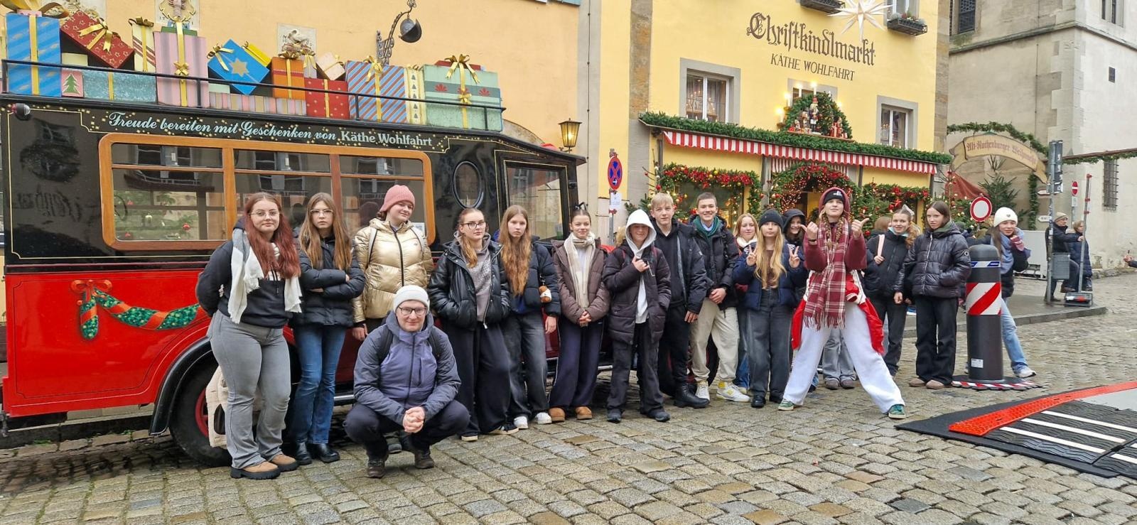 Zdjęcie w galerii na portalu naszraciborz.pl: Polsko-niemiecka wymiana młodzieży w świątecznej atmosferze – uczniowie SP18 z wizytą w Roth wiadomości z regionu