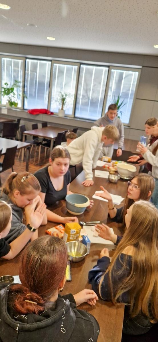 Zdjęcie w galerii na portalu naszraciborz.pl: Polsko-niemiecka wymiana młodzieży w świątecznej atmosferze – uczniowie SP18 z wizytą w Roth wiadomości z regionu