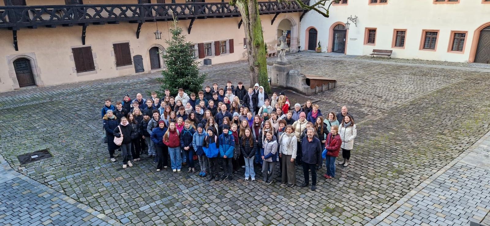 Zdjęcie w galerii na portalu naszraciborz.pl: Polsko-niemiecka wymiana młodzieży w świątecznej atmosferze – uczniowie SP18 z wizytą w Roth wiadomości z regionu