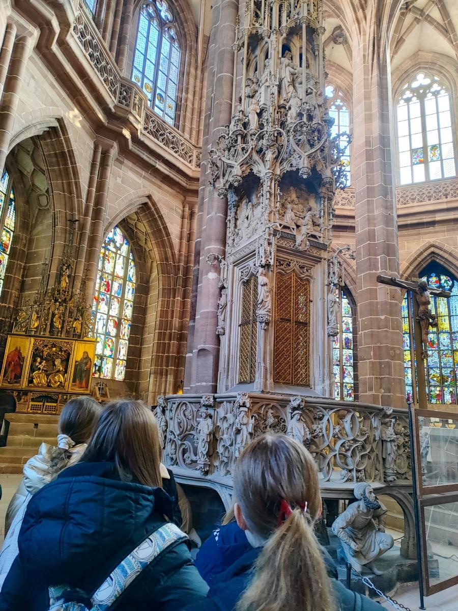 Zdjęcie w galerii na portalu naszraciborz.pl: Polsko-niemiecka wymiana młodzieży w świątecznej atmosferze – uczniowie SP18 z wizytą w Roth wiadomości z regionu