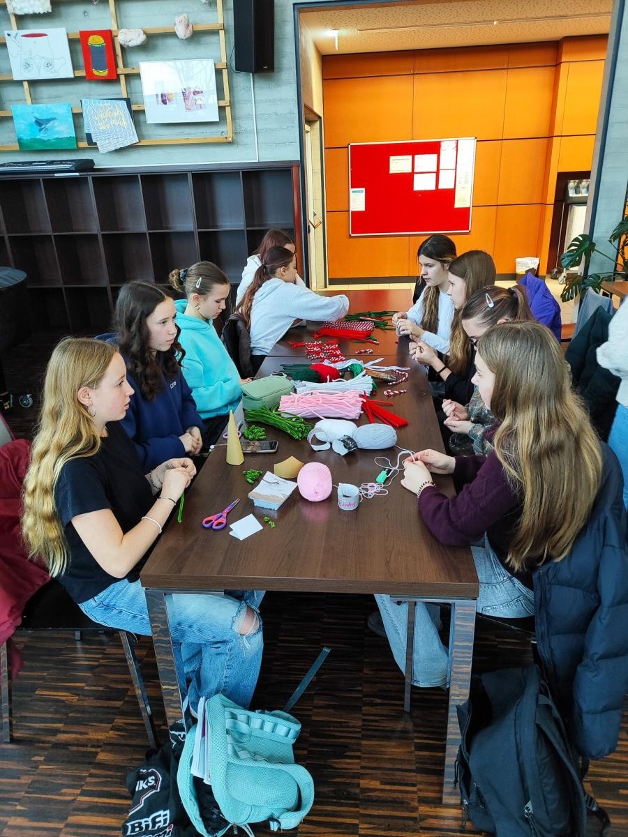 Zdjęcie w galerii na portalu naszraciborz.pl: Polsko-niemiecka wymiana młodzieży w świątecznej atmosferze – uczniowie SP18 z wizytą w Roth wiadomości z regionu