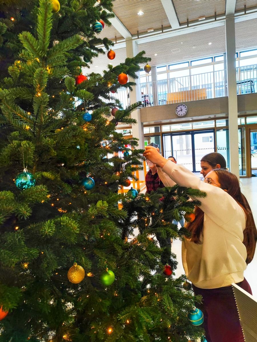 Zdjęcie w galerii na portalu naszraciborz.pl: Polsko-niemiecka wymiana młodzieży w świątecznej atmosferze – uczniowie SP18 z wizytą w Roth wiadomości z regionu