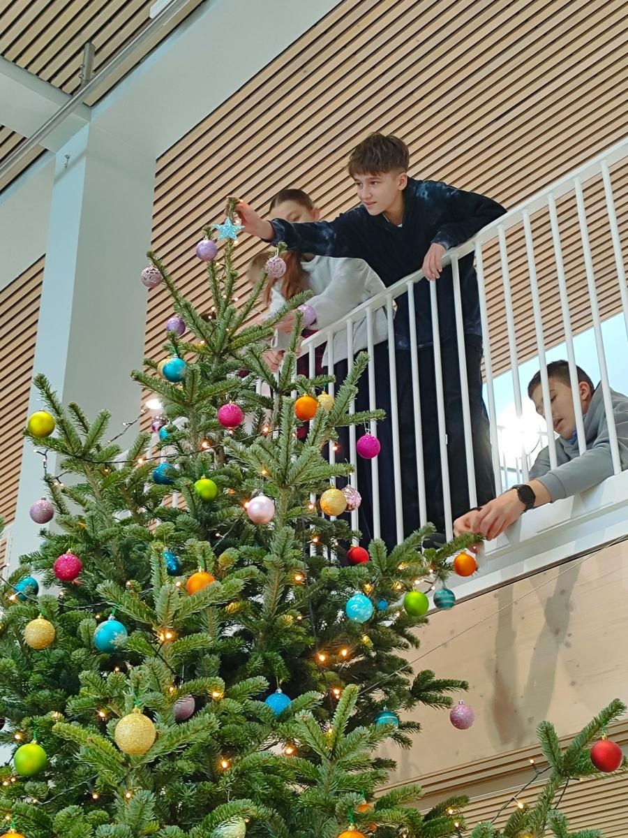 Zdjęcie w galerii na portalu naszraciborz.pl: Polsko-niemiecka wymiana młodzieży w świątecznej atmosferze – uczniowie SP18 z wizytą w Roth wiadomości z regionu