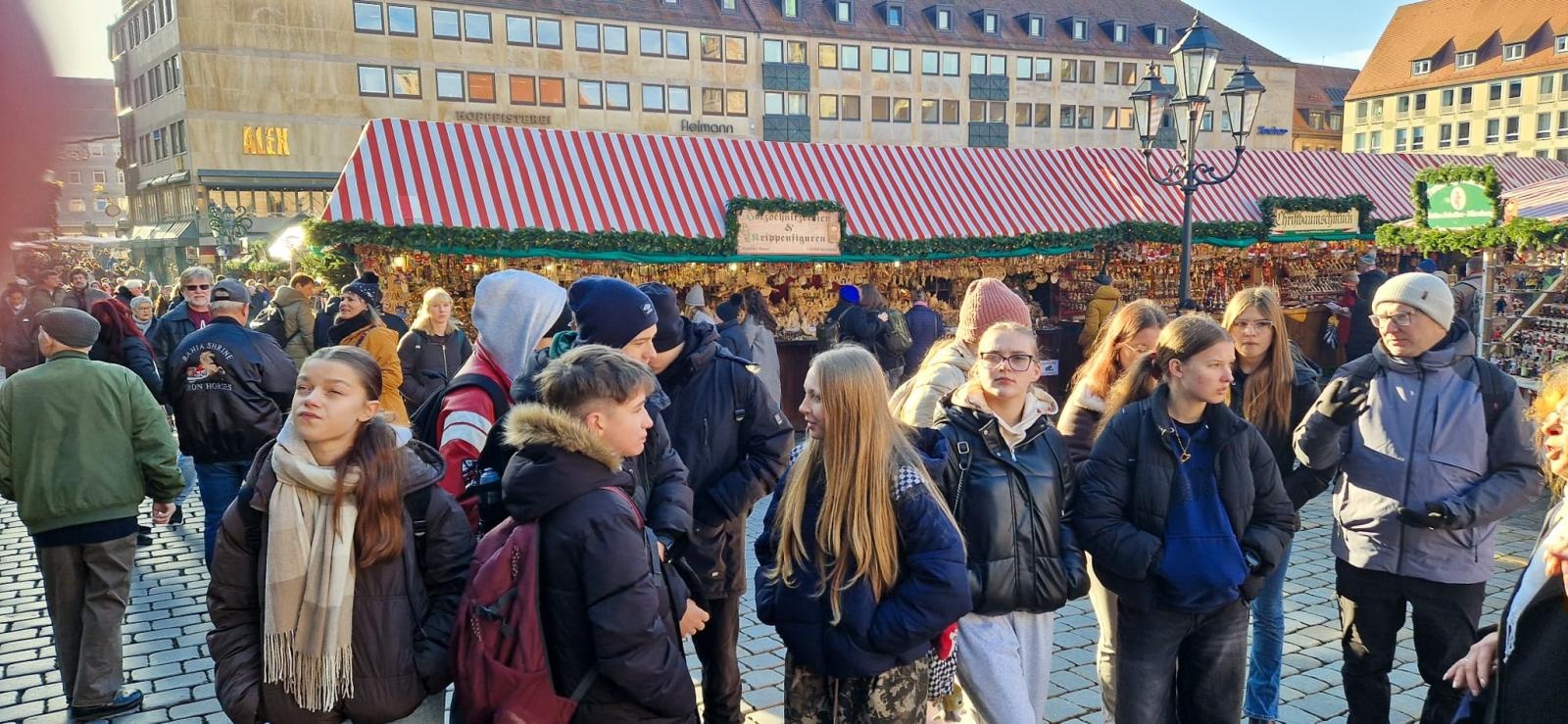 Zdjęcie w galerii na portalu naszraciborz.pl: Polsko-niemiecka wymiana młodzieży w świątecznej atmosferze – uczniowie SP18 z wizytą w Roth wiadomości z regionu