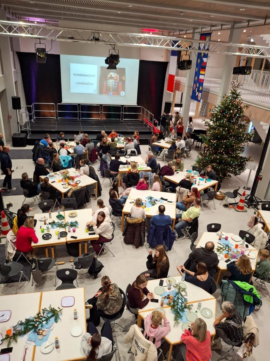 Zdjęcie w galerii na portalu naszraciborz.pl: Polsko-niemiecka wymiana młodzieży w świątecznej atmosferze – uczniowie SP18 z wizytą w Roth wiadomości z regionu