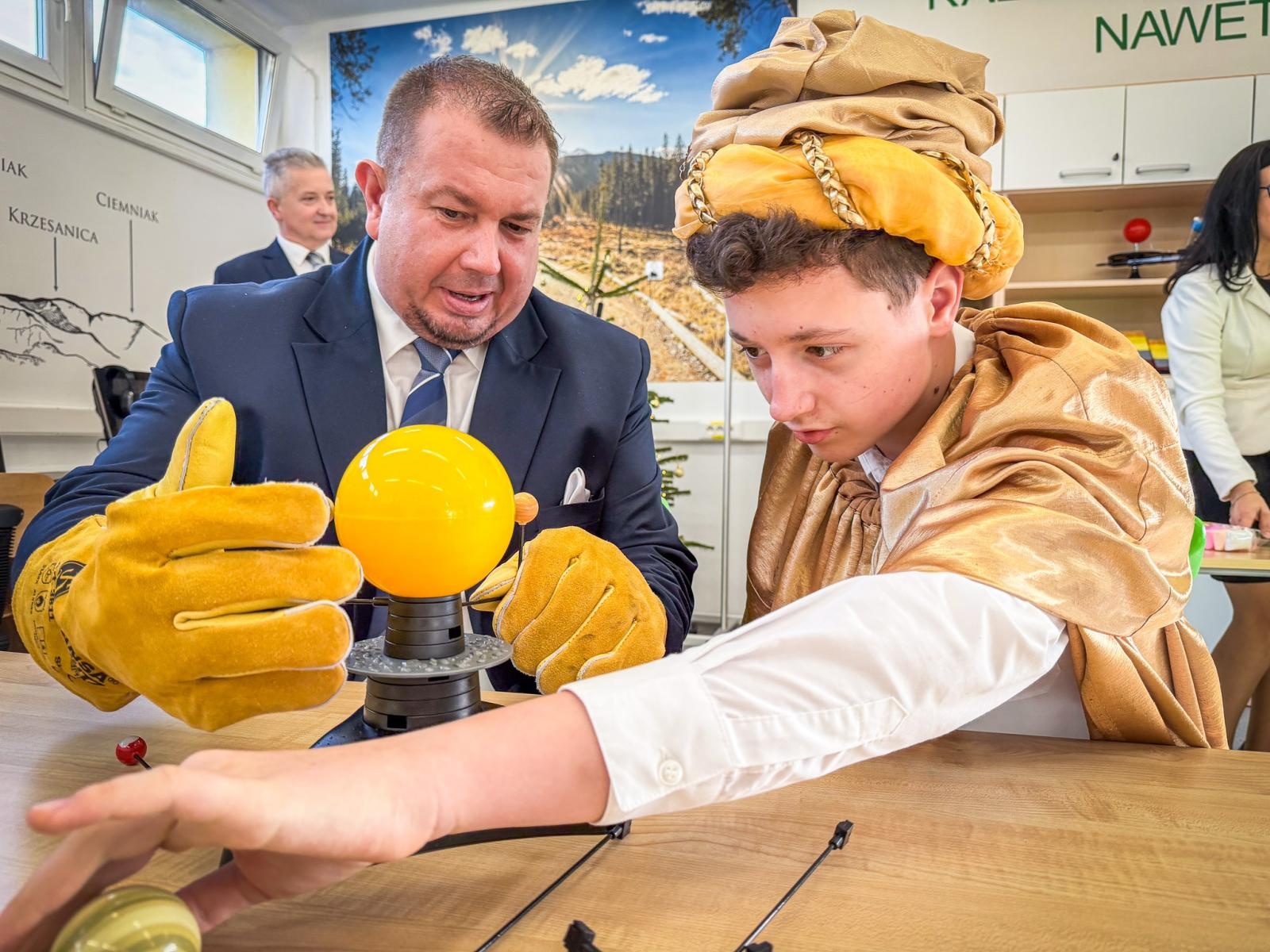 Zdjęcie w galerii na portalu naszraciborz.pl: Na szlaku wiedzy i ekologii oraz EKOBAZA – szkoła specjalna ma dwie nowe pracownie wiadomości z regionu