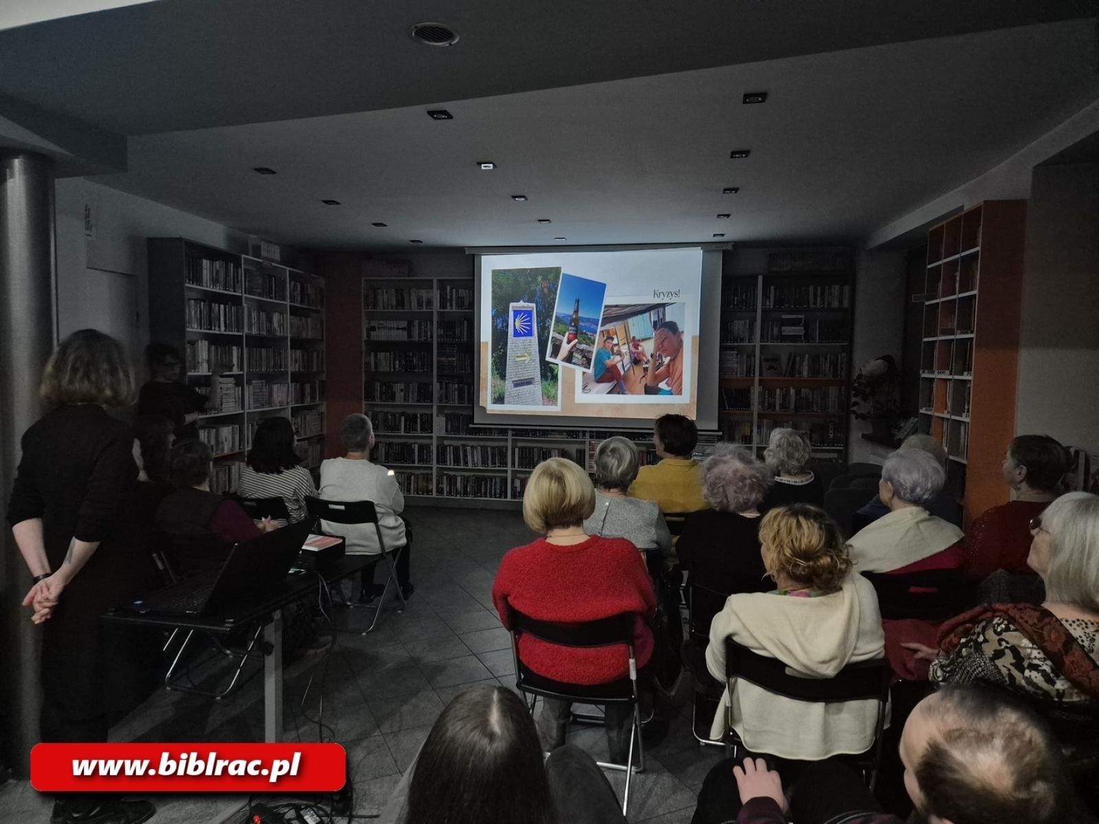 Zdjęcie w galerii na portalu naszraciborz.pl: Klub Przyjaciół Biblioteki na Ostrogu w drodze do Santiago de Compostela wiadomości z regionu
