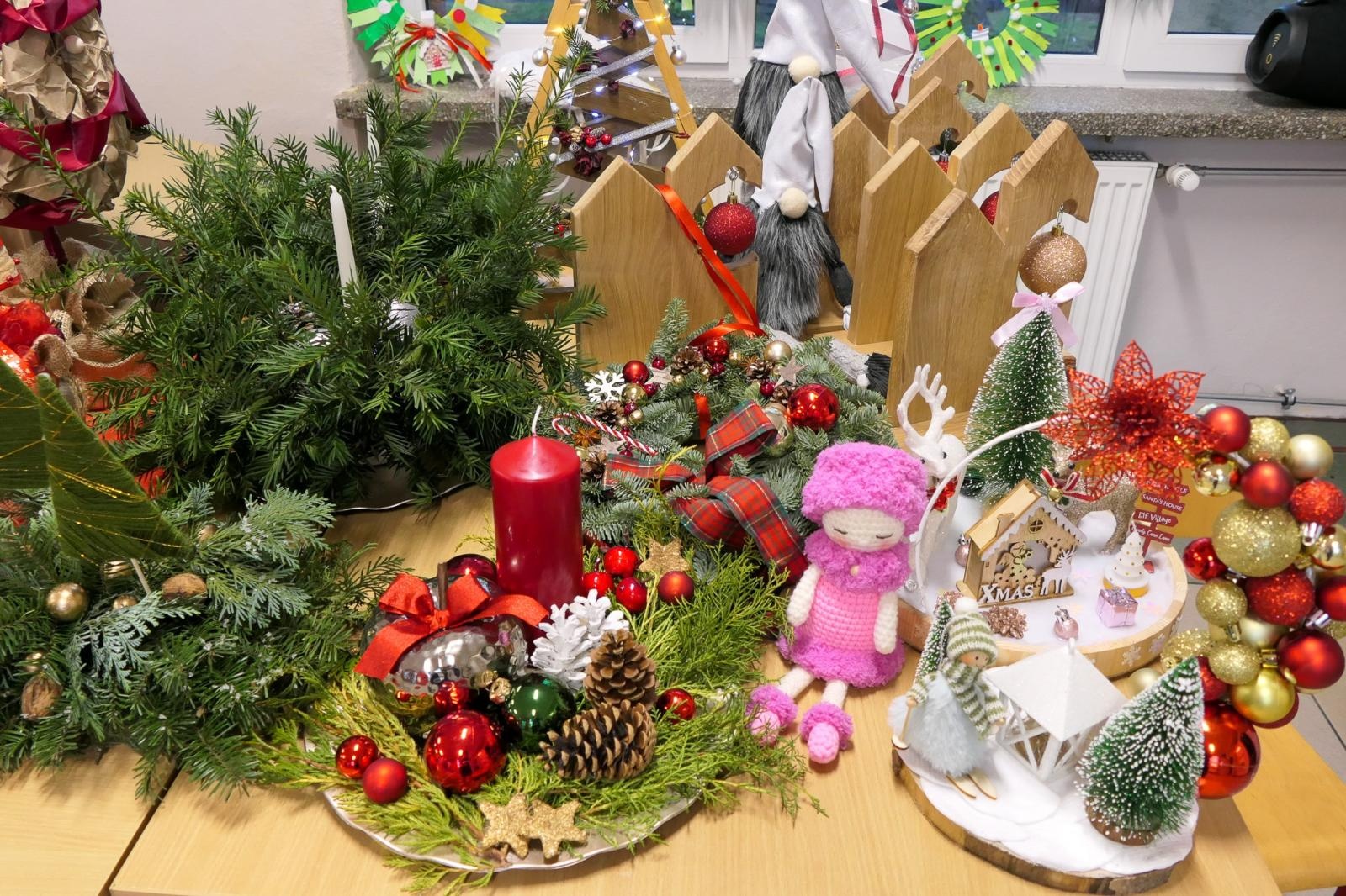 Zdjęcie w galerii na portalu naszraciborz.pl: Jasełka i Kiermasz Świąteczny w Szkole Podstawowej nr 4 – magiczny czas wspólnego świętowania wiadomości z regionu