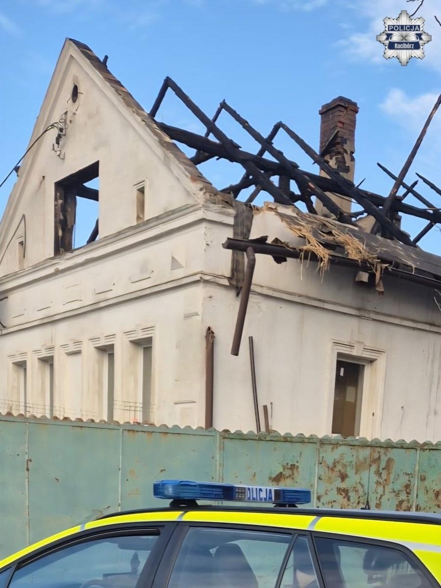 Zdjęcie w galerii na portalu naszraciborz.pl: Pożar domu w Makowie. Trwa ustalanie przyczyn zdarzenia i zbiórka dla poszkodowanego wiadomości z regionu